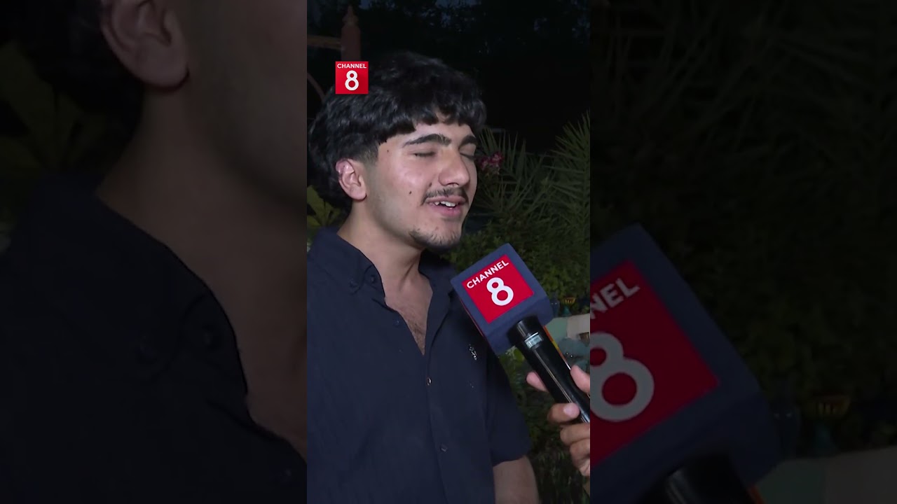 ڤیدیۆ | ئەم کوڕە گەنجە لە سەرچنار خواردەمەنی دەفرۆشێت و دەنگێکی خۆشی هەیە بۆ گۆرانی گوتن