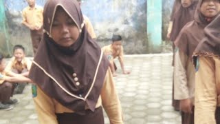 preview picture of video 'Latihan Persiapan gerak Jalan Agustus 2018'