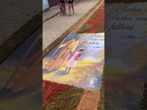 Preparação para procissão de Corpus Christi em Divinolândia de Minas