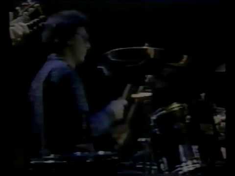 R.E.M. 1991-03-18 - Nulle Part Ailleurs ('Losing My Religion' with Mills on drums & Berry on bass)