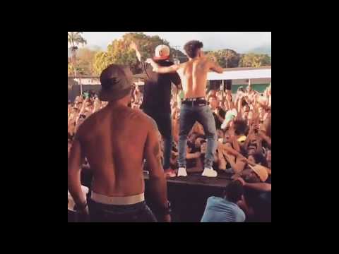 BIG SOTO Y MICRO TDH CANTANDO PONTE EN EL CONCIERTO DE VALENCIA