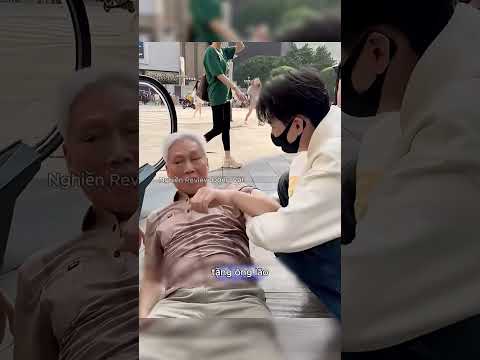 Người anh cưng chiều em trai mình hết mực, dù giận nhau vẫn thương nhau vô điều kiện.