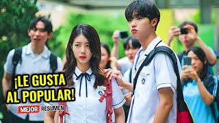 🔥EL CHICO POPULAR SE ENAMORA DE LA CHICA NUEVA Y EN SECRETO VAN A BESARSE, PERO | Mejor Resumen
