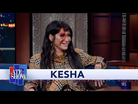 ケシャはスティーブンにデビッド ボウイにインスパイアされた変身を与える (Kesha Gives Stephen A David Bowie-Inspired Makeover)