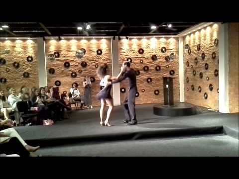 Marquinhos e Camila - Desfile Valisere Lingerie - Happy Samba Rock