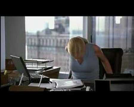 Jenna Elfman Et Son Portable