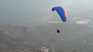 preview picture of video 'Calascio parapendio - volo ibero dal panettone.avi'