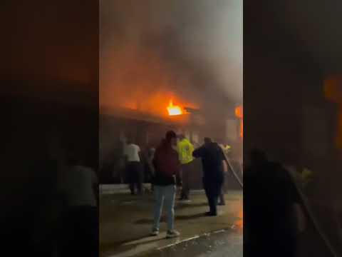 #Miranda Incendio en un restaurante,ubicado en la calle San Luis, en El Hatillo este domingo #20sept