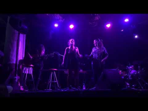 María Ruiz y La Mare - Salvavidas