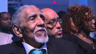 Estelle Performs “Conqueror” At 2015 Triumph Awards