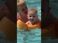Veel spetter plezier bij het zwembad van het hotel ?❤️ #short #shorts