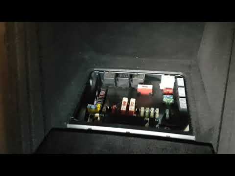 Mercades S class 2008 fuse box location