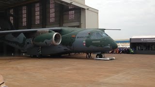 preview picture of video 'Lançamento KC-390 - novo avião militar da Embraer'