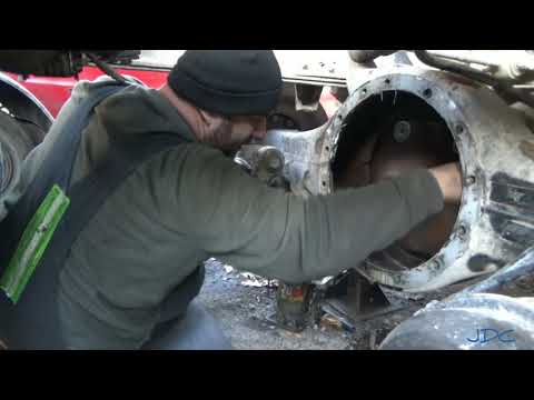 PETERBILT TRI AXLE WITH BROKEN AXLES