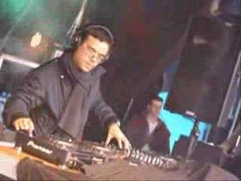 ROOG ft Lady Bee @ Oranjebeats - Your mind is twisted