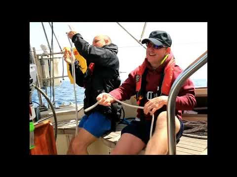 Sailing from Porto to Lisbon with sailing vessel Yacht Cerulean