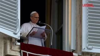 Il Papa si affaccia per l'Angelus dopo l'operazione: l'ovazione dei fedeli in piazza San Pietro