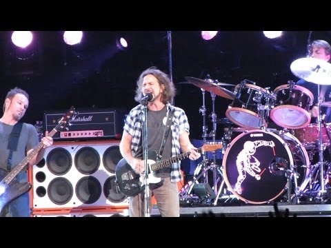 Pearl Jam: Unthought Known [HD] 2010-05-17 - Boston, MA