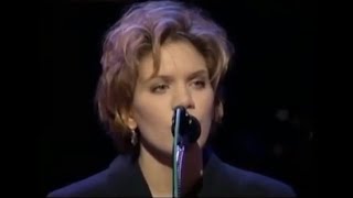 Alison Krauss &amp; Union Station | Looking In The Eyes Of Love (Live @ Grand Ole Opry)