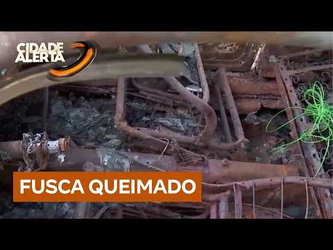 SP: carro relíquia é destruído em incêndio e proprietário acusa ex-mulher