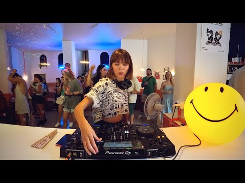 Upbeat Nostalgic Morning Mix by Jeje ☀️ | Collab with Wake&Shake