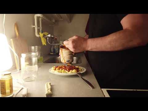 MongoTV_13267 - Mongo Madskole - Chili Con Carne Med Små Glas Kartofler og Tamari