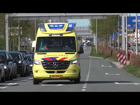 Verschillende Ambulances met spoed in Zwolle