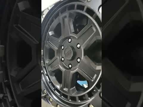 blackrhino 20x9,5 sitting on mitsubishi triton