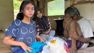 Download lagu SEMUA ORANG BAKAL MENANGIS SETELAH MELIHAT GADIS YATIM RAWAT AYAH SAKIT TINGGAL DI HUTAN TASIKMALAYA mp3