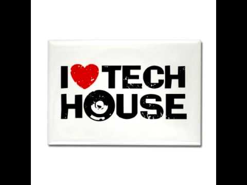 Chuckie Vs Avicii-Move It To The Sweet Dreams(Mac Bryson Tech Mashup)