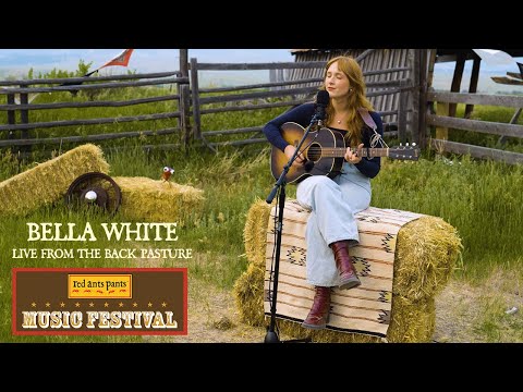 Bella White // “Now She Knows What It Feels Like” // Live from the Back Pasture at Red Ants