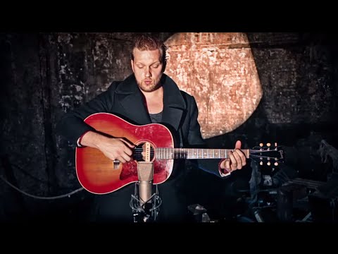 Alexander Wolfe - The Mirror and the Moon [from 'Alice's Adventures Underground']