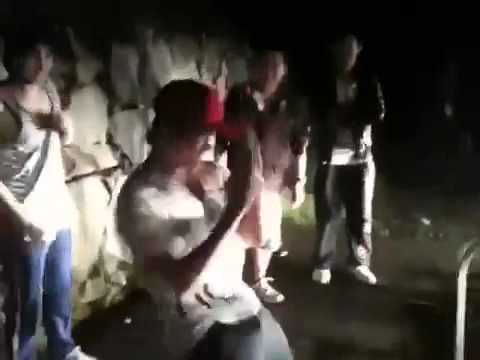 [TWITVID] 100925 Super Junior members laughing with Donhae's Sorry Sorry DANCE!