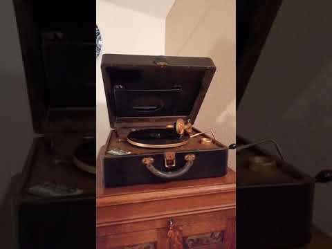 Saratoga -  Eric Winstone and his Orchestra    Victor Victrola VV 2-35 (Supraphon 45016) Cz