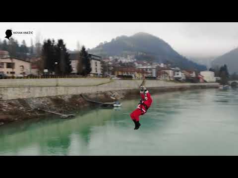 DEDA MRAZ STIZE ZIPLAJNOM