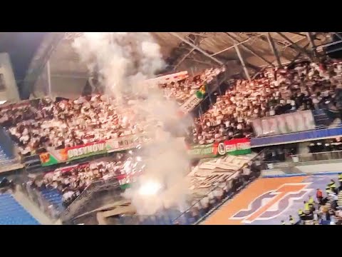 Fajerwerki w sektorze Legii podczas meczu z Lechem Poznań | 01.10.2022