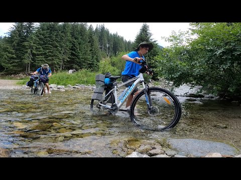 cu bicicleta pe Valea Latoritei