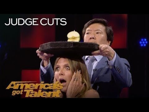 Aaron Crow Dangerously Shoots Apple Off Heidi Klum's Head - America's Got Talent 2018