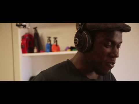 NEGRE DE MERDA  - TRÀILER OFICIAL