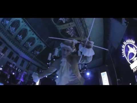 Szczudlarze, marionetki i kuglarze w barokowej aranżacji. Kot-Zagalski. Oprawa artystyczna imprez