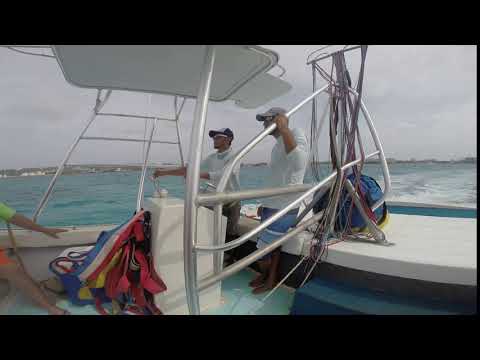 Passeio Parasail em San Andres - Colômbia (dentro do barco)