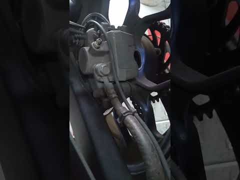 Trocando pastilha de freio da MT03.