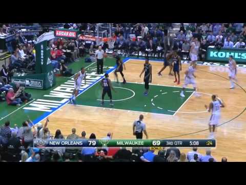 Jabari Parker catches they alley-oop with one hand and throws it down! Pelicans @ Bucks 11/10/2016