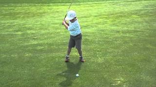 preview picture of video 'Golfing with 5 year old Nicolas'