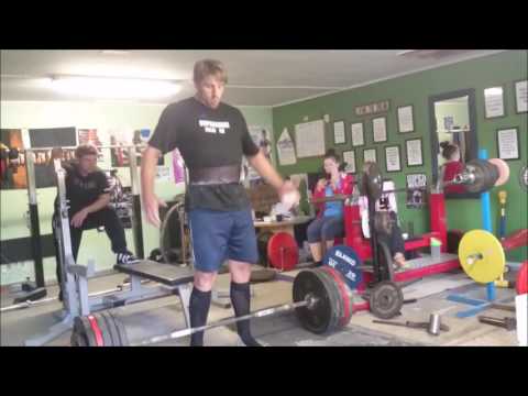 Oskar Osala 272,5kg/600lbs deadlift and me 27x190kg raw bench press