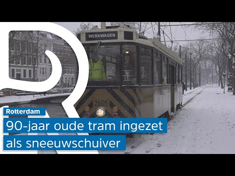 90-jaar oude tram veegt Rotterdamse tramrails schoon: 'Rijdt als een zonnetje''