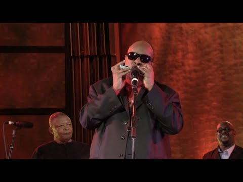 Stevie Wonder & Hugh Masekela “Grazing in the Grass” (Live from the UN)