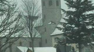 preview picture of video 'Dorfplatz mit Kriegerdenkmal und Kirche von Haidmühle'