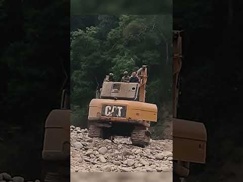 Ejército Ecuatoriano destruye maquinaria de minería ilegal en Zamora Chinchipe y Loja #noticias
