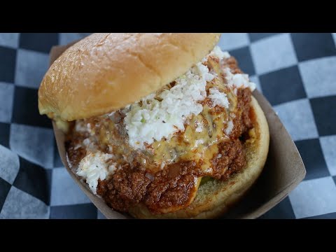 What makes Al's Bobo Chili Cheeseburger the top burger in America